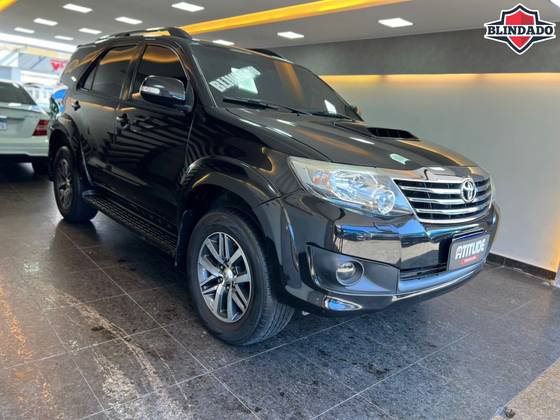 TOYOTA HILUX SW4 3.0 SRV 4X4 16V TURBO INTERCOOLER DIESEL 4P AUTOMÁTICO TOYOTA HILUX SW4 3.0 SRV 4X4 16V TURBO INTERCOOLER DIESEL 4P AUTOMÁTICO
